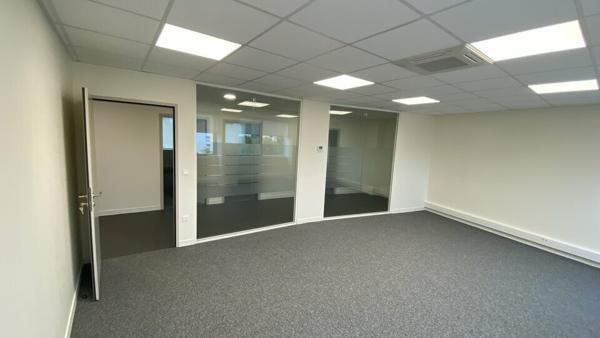 A LOUER BUREAUX 152M2, PROPOSANT DE TRÈS BELLES PRESTATIONS SUR POITIERS PRÉ-MÉDARD / POLYCLINIQUE