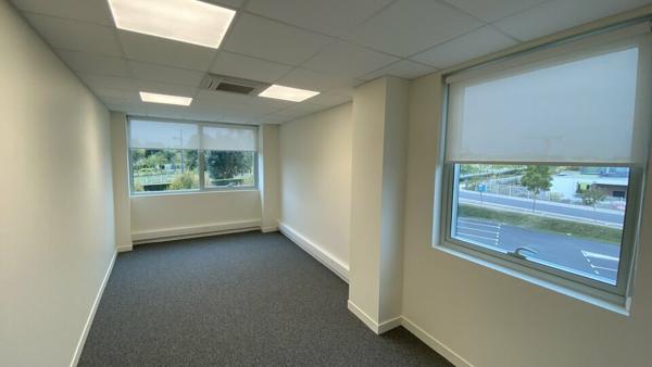 A LOUER BUREAUX 152M2, PROPOSANT DE TRÈS BELLES PRESTATIONS SUR POITIERS PRÉ-MÉDARD / POLYCLINIQUE