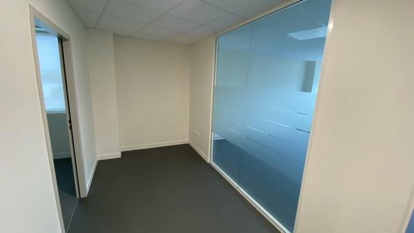A LOUER BUREAUX 152M2, PROPOSANT DE TRÈS BELLES PRESTATIONS SUR POITIERS PRÉ-MÉDARD / POLYCLINIQUE