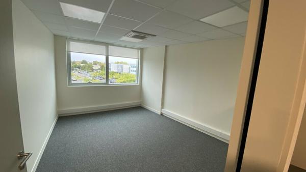 A LOUER BUREAUX 152M2, PROPOSANT DE TRÈS BELLES PRESTATIONS SUR POITIERS PRÉ-MÉDARD / POLYCLINIQUE