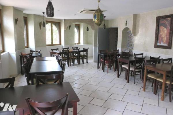 Immeuble de rapport  - 1 local commercial + 3 appartements T2 - Cave - Terrasses. 259 m² cadastré.