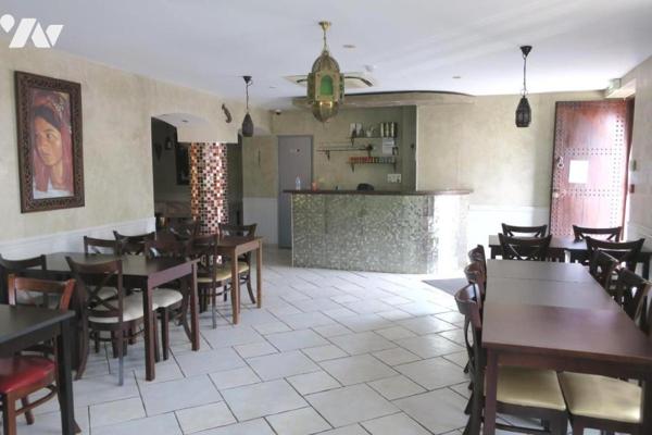 Immeuble de rapport  - 1 local commercial + 3 appartements T2 - Cave - Terrasses. 259 m² cadastré.