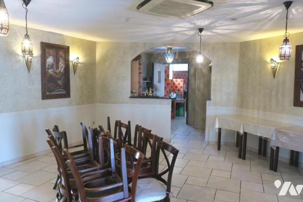 Immeuble de rapport  - 1 local commercial + 3 appartements T2 - Cave - Terrasses. 259 m² cadastré.