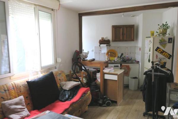 Immeuble de rapport  - 1 local commercial + 3 appartements T2 - Cave - Terrasses. 259 m² cadastré.