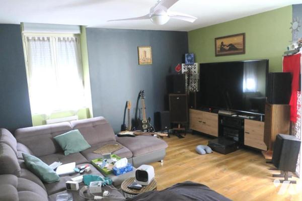 Immeuble de rapport  - 1 local commercial + 3 appartements T2 - Cave - Terrasses. 259 m² cadastré.