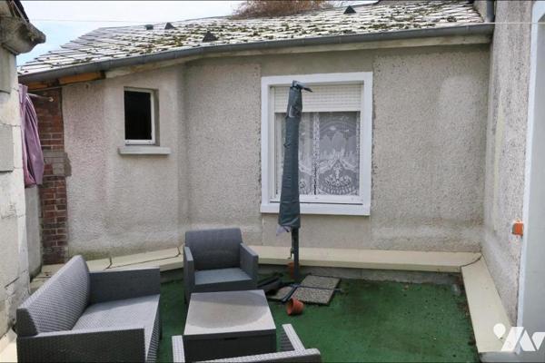 Immeuble de rapport  - 1 local commercial + 3 appartements T2 - Cave - Terrasses. 259 m² cadastré.