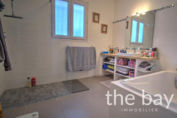 Andernos-les-Bains (33510) Villa 5 chambres avec piscine dans un quartier résidentiel