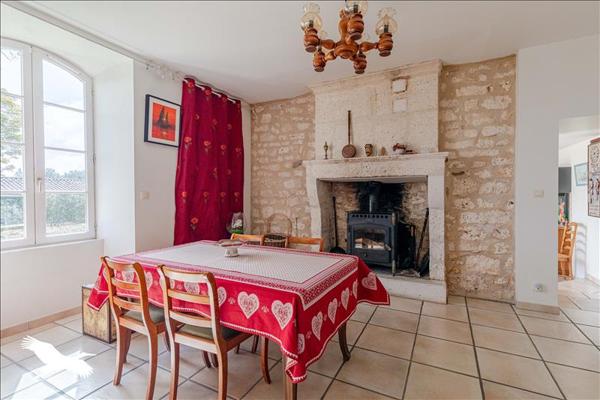 Maison à vendre |  Dirac |  9 pièces | 294 m²