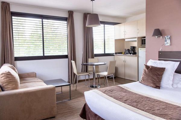 INVESTISSEMENT LOCATIF – FERNEY VOLTAIRE – Résidence Affaires Zenitude Swiss Apparthotels – 6.19 % de rentabilité