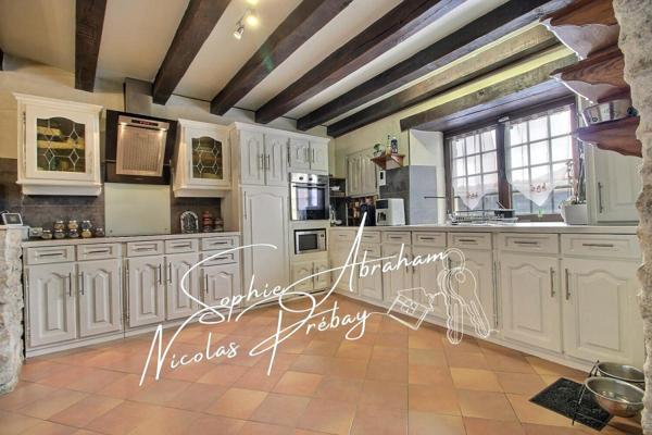 Authentique maison en pierre rénovée, charme, volumes et prestations de qualité