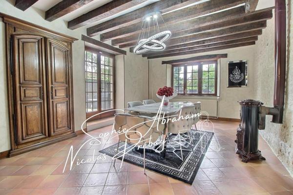 Authentique maison en pierre rénovée, charme, volumes et prestations de qualité