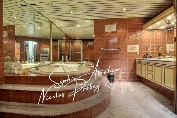 Authentique maison en pierre rénovée, charme, volumes et prestations de qualité