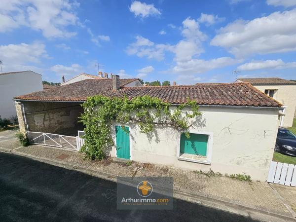 Vente                                                      Maison
                        
                     2 pièces                      47 m2                     à La Grève-sur-Mignon
