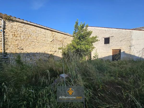 Vente                                                      Maison
                        
                     2 pièces                      47 m2                     à La Grève-sur-Mignon