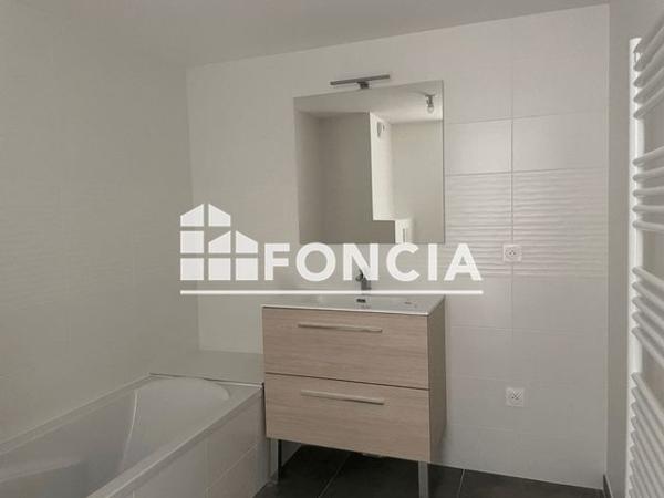 Location Appartement 2 pièces 49.79 m² - 11 RUE JEAN-GIRARD MADOUX Chambery 73000