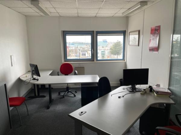 Bureaux à louer à Saint-Herblain proche commerces et axes routiers principaux