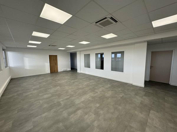 TOURS METROPOLE BUREAUX A LOUER 890 M² REMIS A NEUF