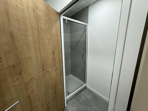 TOURS METROPOLE BUREAUX A LOUER 890 M² REMIS A NEUF
