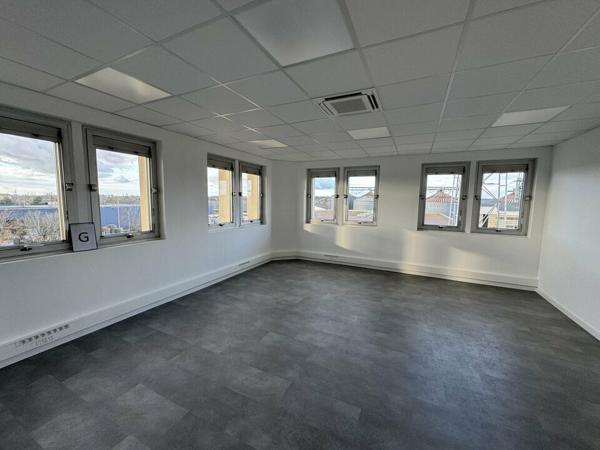 TOURS METROPOLE BUREAUX A LOUER 890 M² REMIS A NEUF