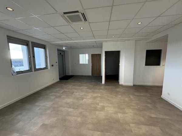 TOURS METROPOLE BUREAUX A LOUER 890 M² REMIS A NEUF