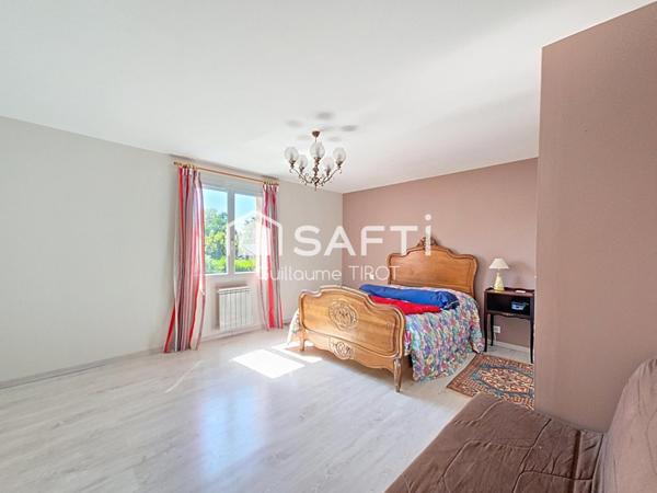 Villa moderne avec jardin et piscine