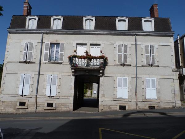 Vente                                                      Appartement
                        
                     3 pièces                      56 m2                     à Vierzon