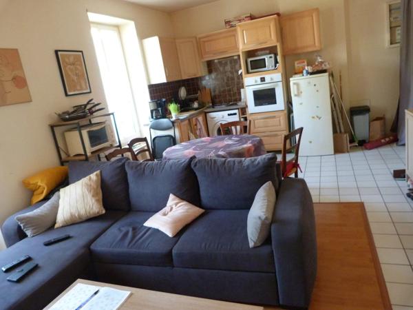 Vente                                                      Appartement
                        
                     3 pièces                      56 m2                     à Vierzon