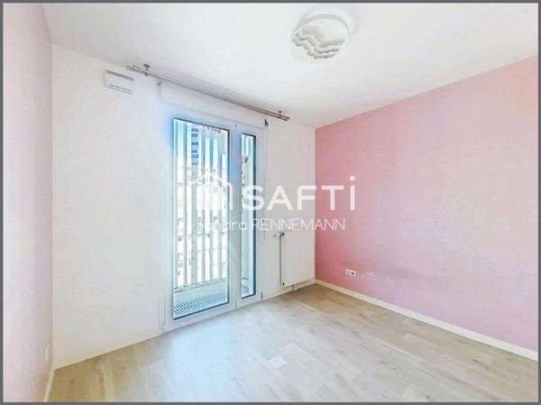 4 P lumineux avec terrasse, balcon et 2 parkings