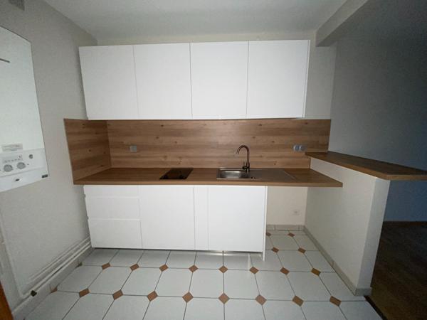 LAVAL, appartement T2 de 46 m² au 1er étage