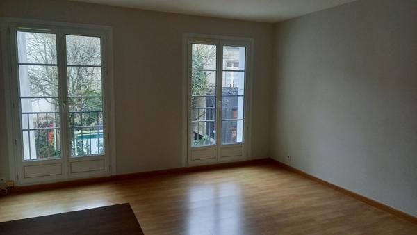 LAVAL, appartement T2 de 46 m² au 1er étage