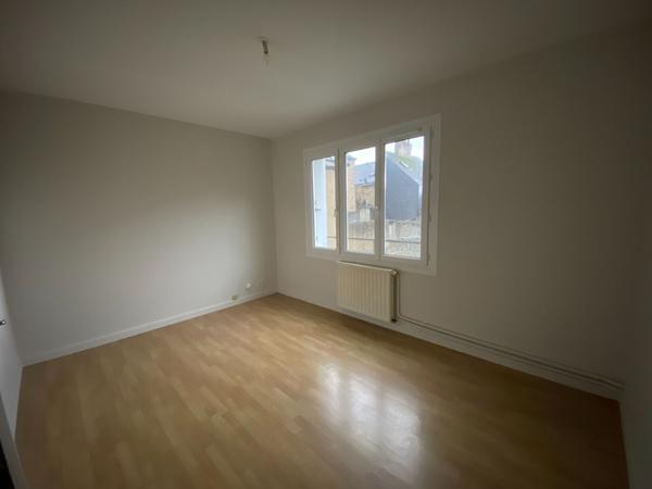 LAVAL, appartement T2 de 46 m² au 1er étage