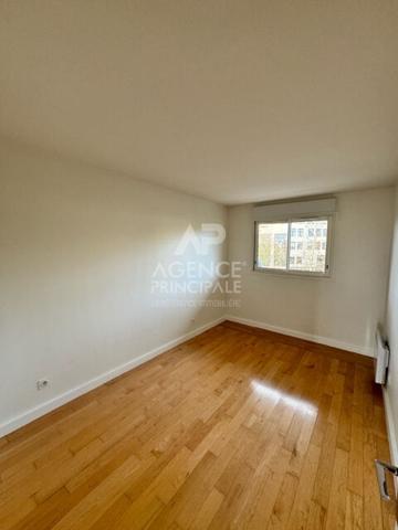 Appartement 4 pièce(s) 80 m2 - Saint Germain En Laye Loyer 1 965 €/mois charges comprises **  - Référence  18716