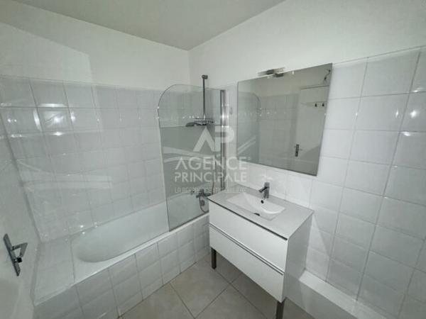 Appartement 4 pièce(s) 80 m2 - Saint Germain En Laye Loyer 1 965 €/mois charges comprises **  - Référence  18716