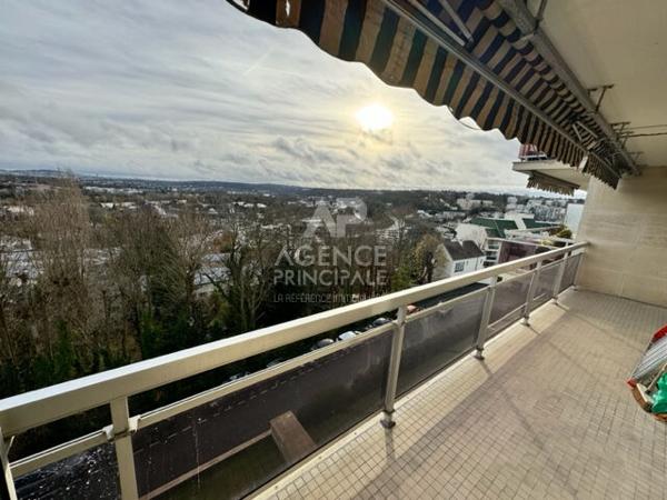 Appartement 4 pièce(s) 80 m2 - Saint Germain En Laye Loyer 1 965 €/mois charges comprises **  - Référence  18716