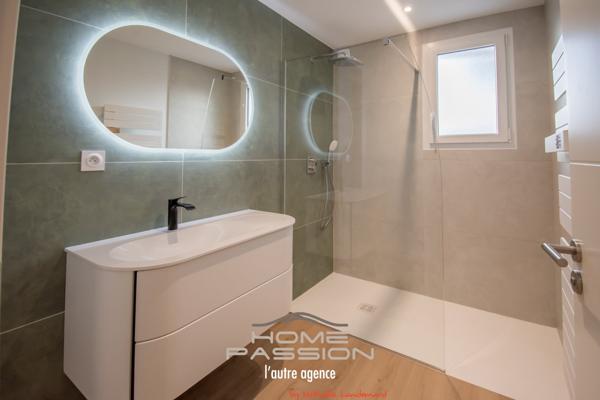 VAUX-SUR-MER-PONTAILLAC - METAMORPHOSE D'UNE VILLA AVEC TRES BEL APERCU MER