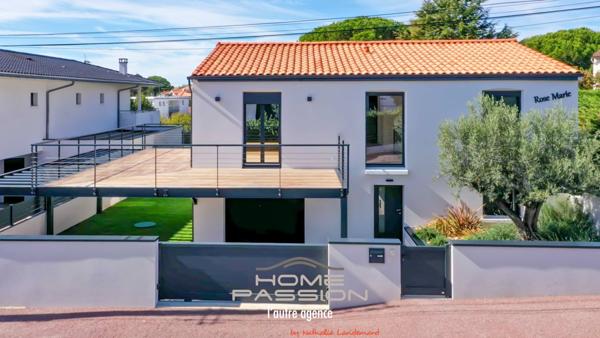 VAUX-SUR-MER-PONTAILLAC - METAMORPHOSE D'UNE VILLA AVEC TRES BEL APERCU MER