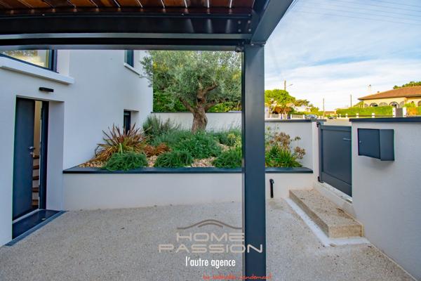 VAUX-SUR-MER-PONTAILLAC - METAMORPHOSE D'UNE VILLA AVEC TRES BEL APERCU MER