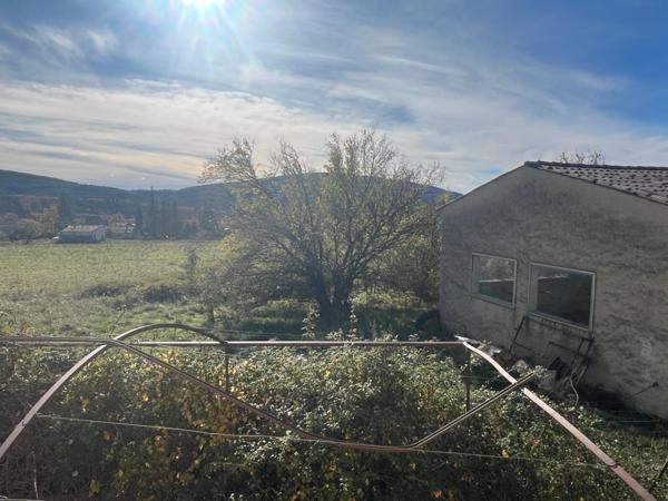 Maison familiale avec 4 chambres et grand terrain