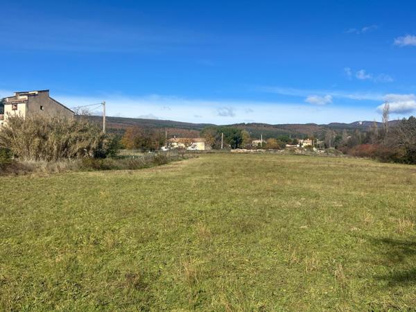 Maison familiale avec 4 chambres et grand terrain