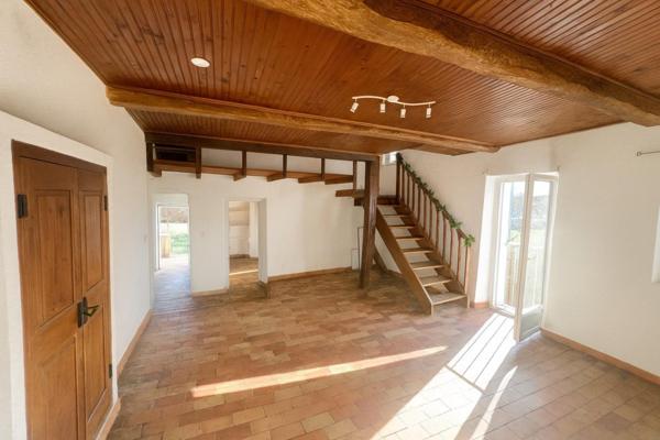 Maison familiale avec 4 chambres et grand terrain