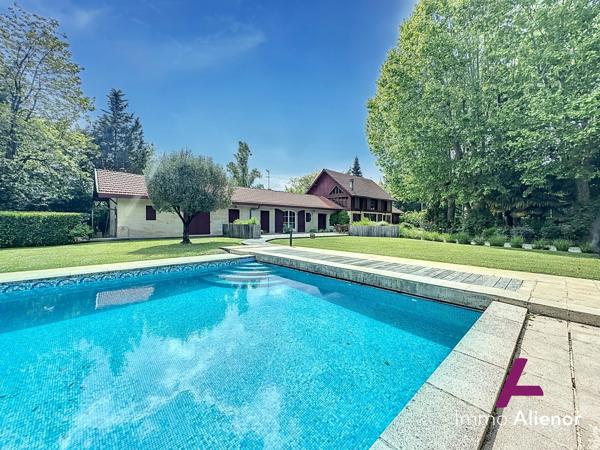 Belle demeure en pierre - Piscine en mosaïque - Jardin - Carport PESSAC