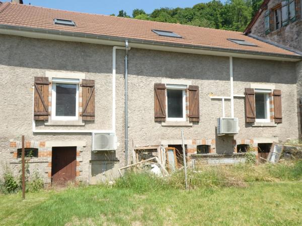 CORRAVILLERS (70) à vendre maison mitoyenne T10 de 170m² terrain 250m² environ.