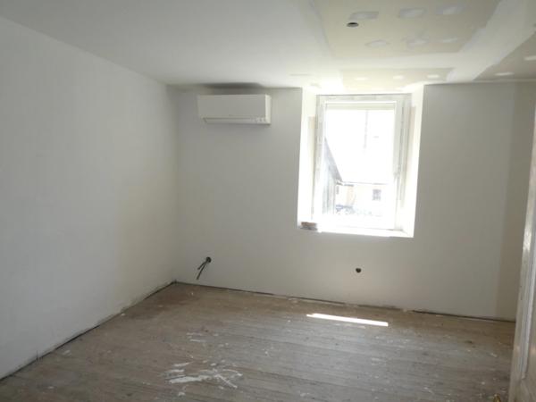 CORRAVILLERS (70) à vendre maison mitoyenne T10 de 170m² terrain 250m² environ.