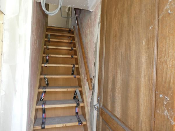 CORRAVILLERS (70) à vendre maison mitoyenne T10 de 170m² terrain 250m² environ.