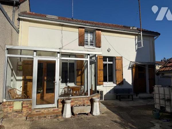 Maison à vendre à Sainte-Savine (10300)

Cette maison d'une surface d'environ 83,8 m² se comp...