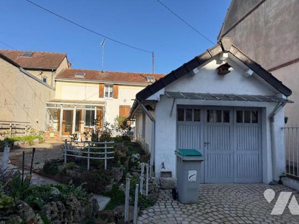 Maison à vendre à Sainte-Savine (10300)

Cette maison d'une surface d'environ 83,8 m² se comp...