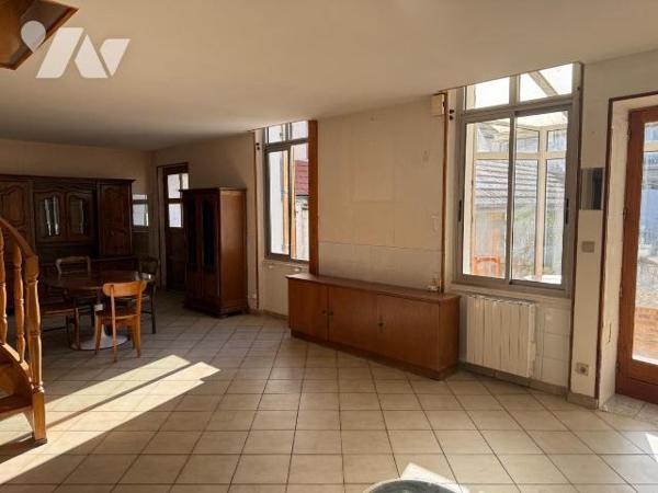 Maison à vendre à Sainte-Savine (10300)

Cette maison d'une surface d'environ 83,8 m² se comp...