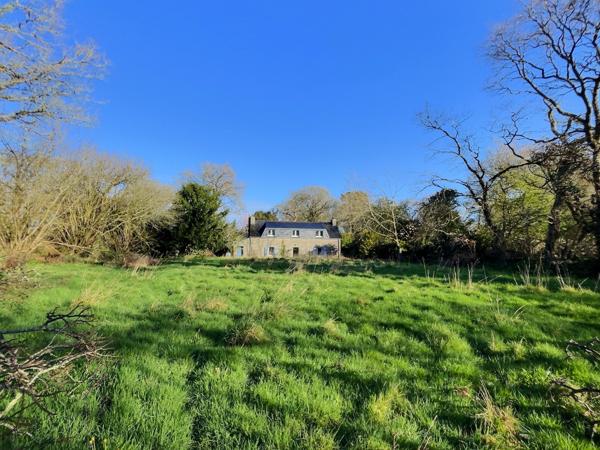 St yvy (29140) Propriété avec 3 maisons en pierres sur terrain 1 Hectare
