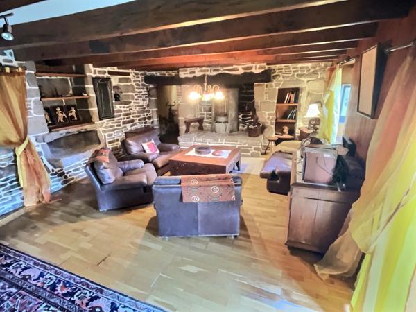 St yvy (29140) Propriété avec 3 maisons en pierres sur terrain 1 Hectare