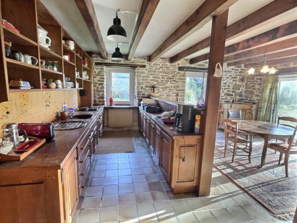 St yvy (29140) Propriété avec 3 maisons en pierres sur terrain 1 Hectare